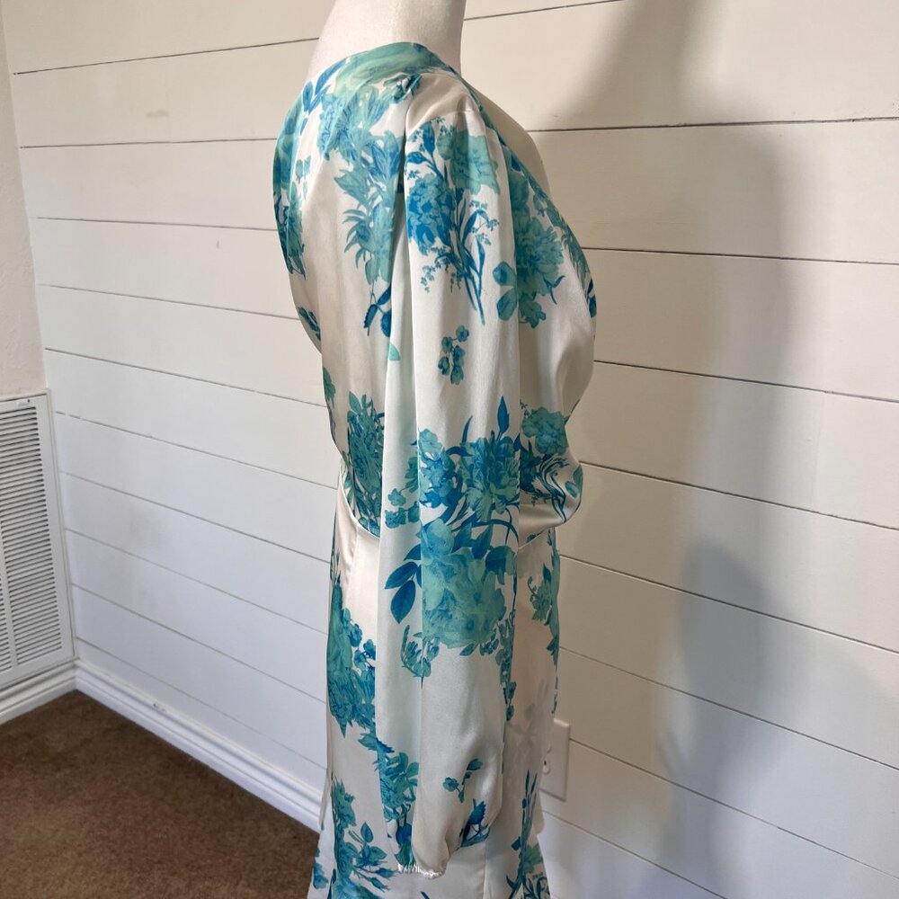 Gianni Bini Cream and Blue Satin Floral Wrap Dress Size 10 - Picture 9 of 11